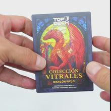 Cargar y reproducir el video en el visor de la galería, Protectores Standard | Colección Vitrales - Dragón Rojo 66x91mm
